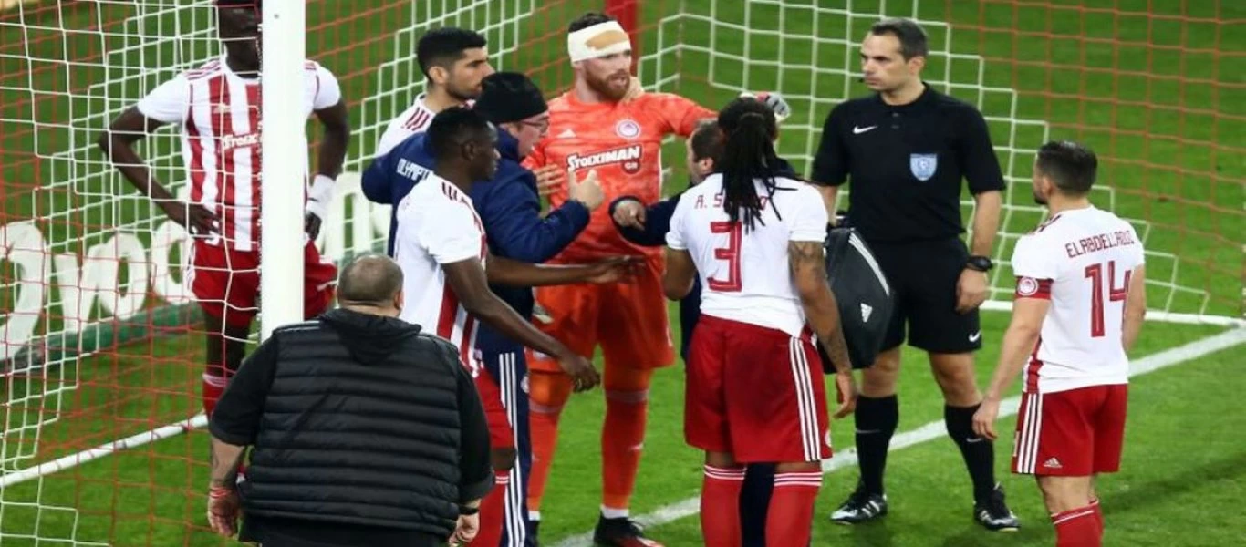 Ολυμπιακός: Σοκαριστικός τραυματισμός για Σα - Έφτασε στο… δοκάρι ο Καραπαπάς (φώτο)